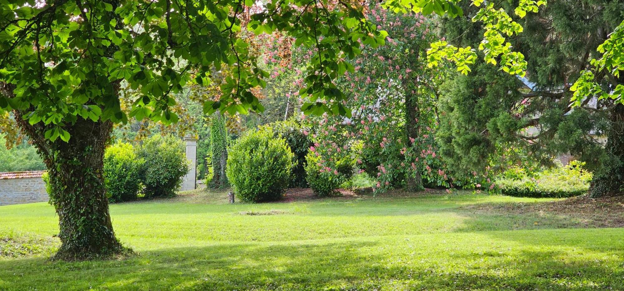 Couches Chateau De Montpatey Bed & Breakfast エクステリア 写真