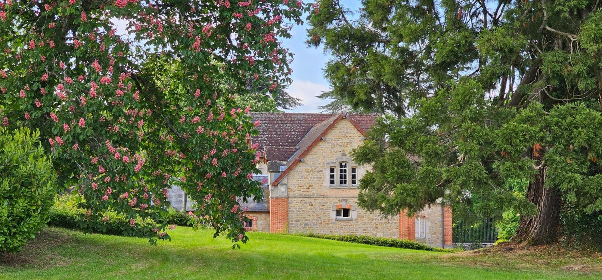 Couches Chateau De Montpatey Bed & Breakfast エクステリア 写真